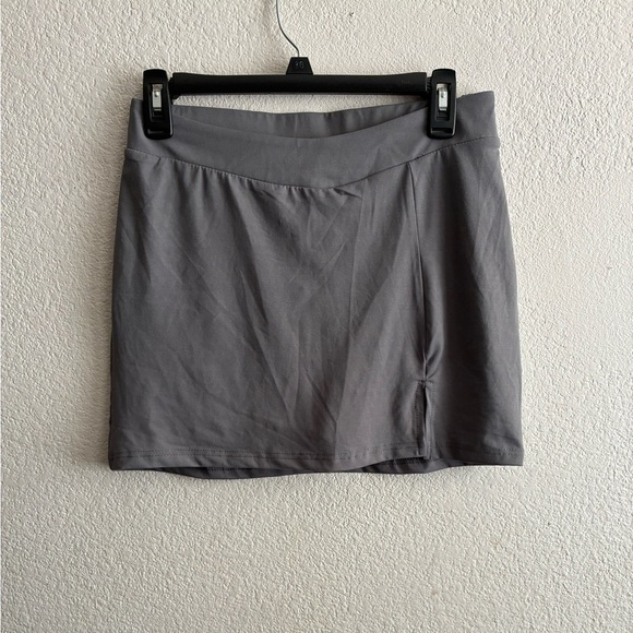 🆕Sheinbae Grey Mini Skort with Side Slit M🆕 - Picture 3 of 13